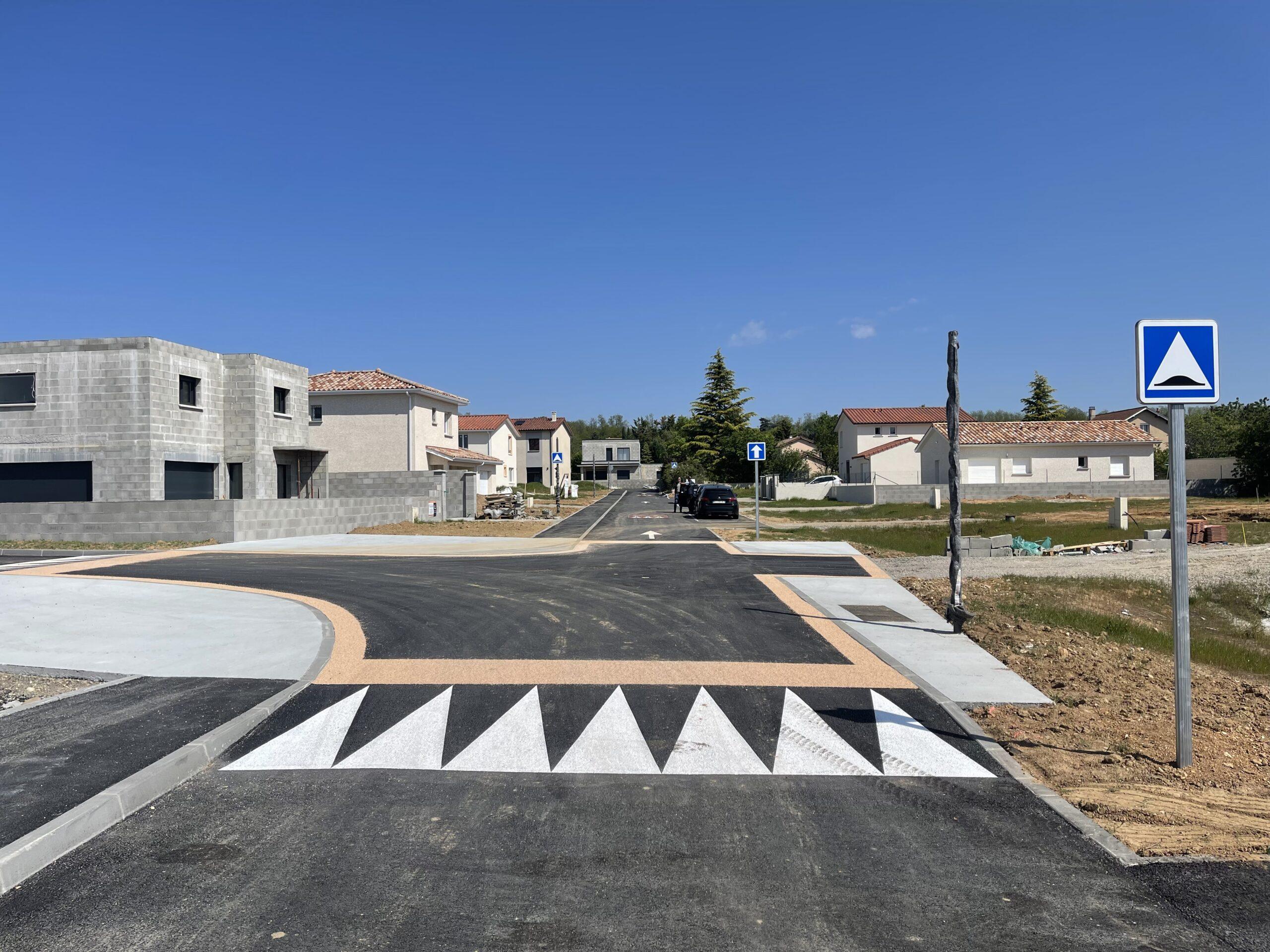 création de marquage au sol et résine gravillonnée drome ardeche