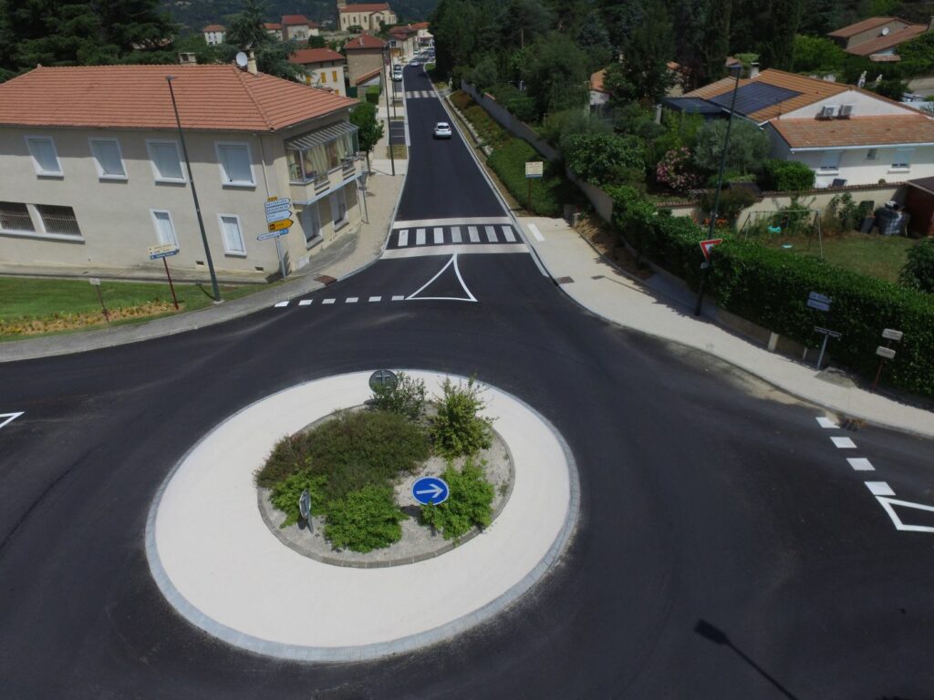 travaux dembellissement urbain et marquage au sol drome ardeche