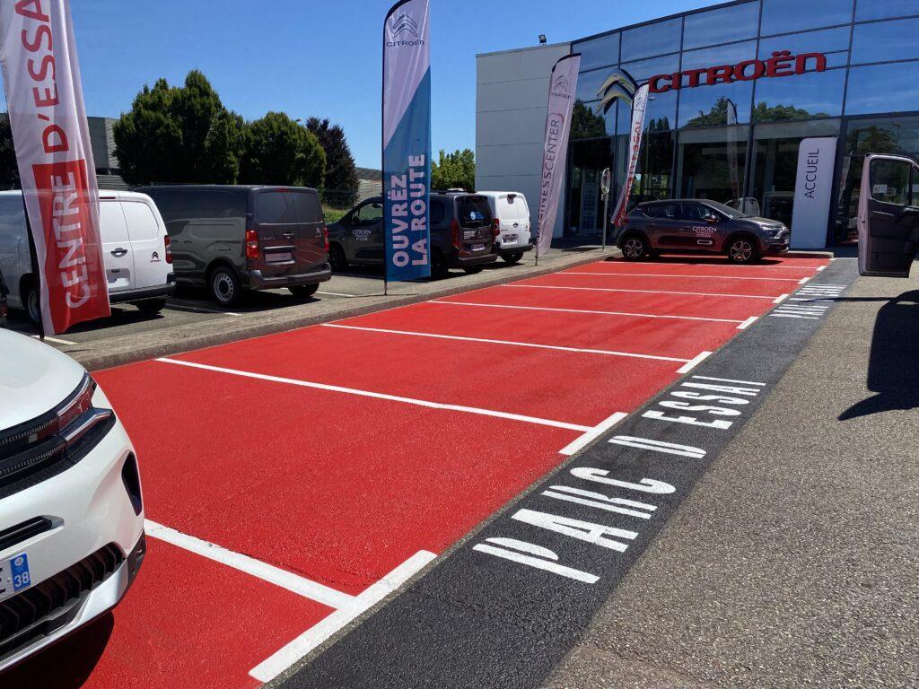 réalisation de marquages au sol pour deux concessions automobiles en Drôme Ardèche