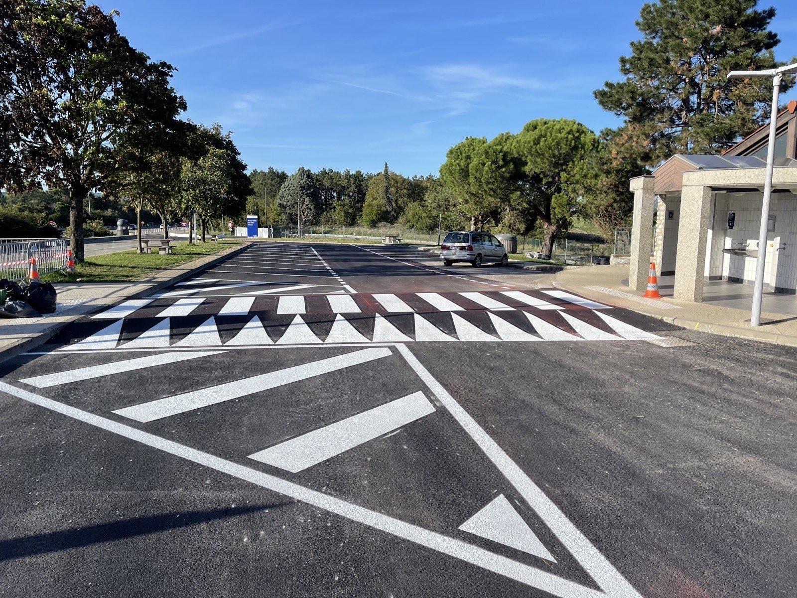marquage au sol pour des aires d'autoroute en Drôme et en Ardèche