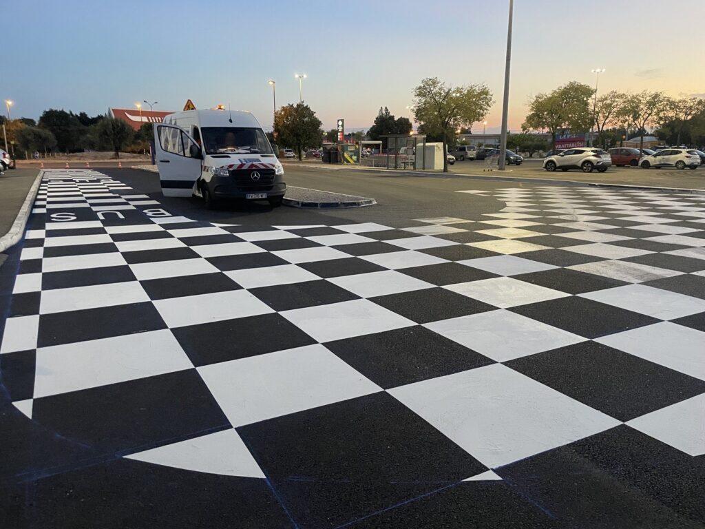 marquage au sol pour le parking d'un supermarché Drôme Ardèche